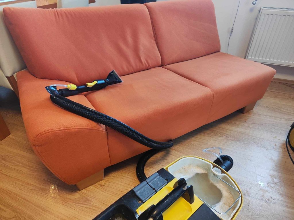 viacfázové hĺbkové tepovanie gauča